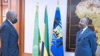 L’ancien ministre Charles Mba en exil en France, reçu en audience par Ali Bongo
