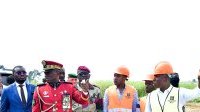 Oligui Nguema inspecte l’avancée des chantiers de logements sociaux de Bikélé
