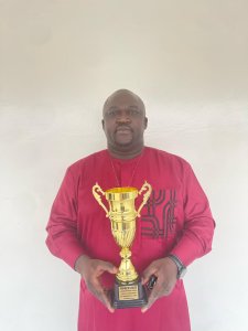 Maître Denis Mboumba honoré lors de la Nuit des Arts Martiaux du Gabon