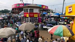 Libérez les trottoirs&nbsp;: Des commerçants gabonais demandent un sursis pour se conformer à l’appel de la mairesse 