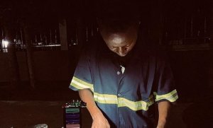 Tanzanie&nbsp;: Un jeune leader apporte de l’énergie propre à des villages