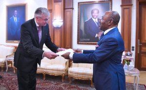 Ali Bongo reçoit les lettres de créances de 7 nouveaux ambassadeurs accrédités au Gabon