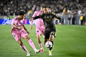 MLS&nbsp;: Denis Bouanga éclipse Lionel Messi et lance idéalement la saison de Los Angeles FC