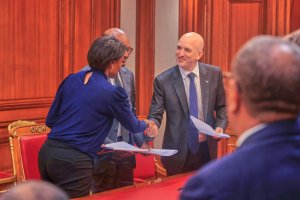 Fly Gabon&nbsp;: Signature d’une convention entre l’Etat gabonais et Afrijet