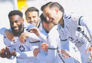 Aaron Appindangoye, le roc gabonais sacré champion en Turquie avec Kocaelispor